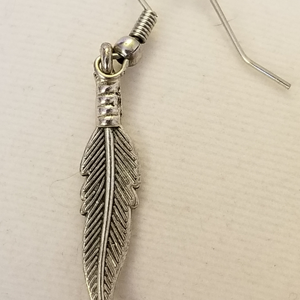 NWT Feather Dangle Pewter SLP Pierced Earrings 1" - Picture 3 of 7